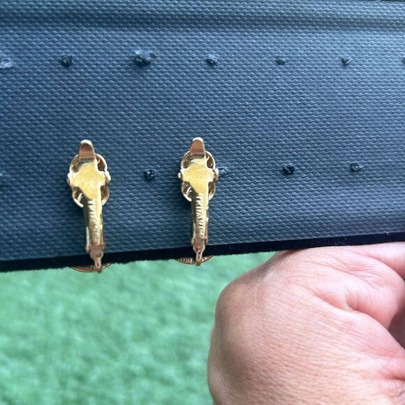 Trifari oval black stine earrings - Picture 2 of 2